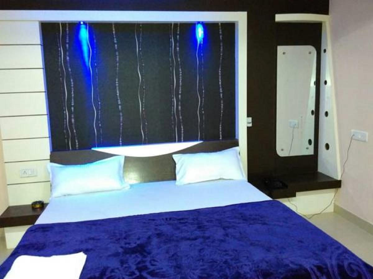 Hotel Blue Star Datia Exteriör bild